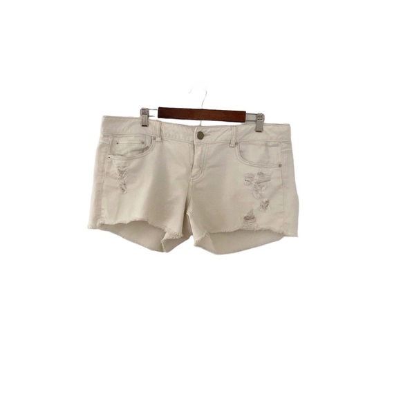 American Eagle Outfitters Pants - American‎ Eagle Distressed Denim Shorts Size 14 Cream